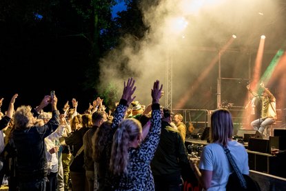 jubelndes Publikum auf einem Marquess Konzert